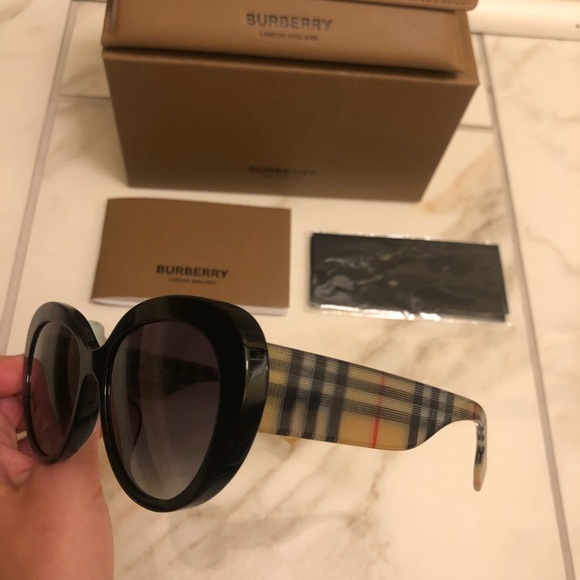 🔥NEW BURBERRY SUNGLASSES 🔥 - Picture 7 of 11